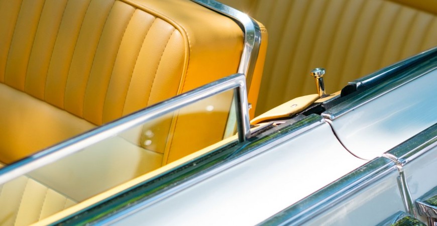 Skóra pigmentowana a anilinowa w automotive – kluczowe różnice i praktyczne konsekwencje