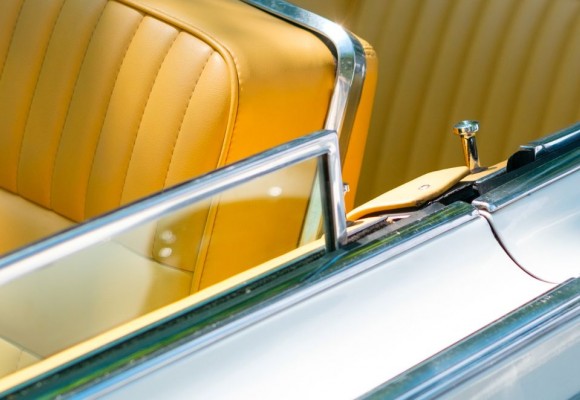 Skóra pigmentowana a anilinowa w automotive – kluczowe różnice i praktyczne konsekwencje